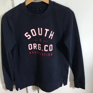 Tröja storlek S! - Hej! Säljer denna tröja, storlek S från Gina då jag inte använder den. Passar väldigt bra och ser ut som ny! Säljes för 50kr och köparen står för frakt! Betalas via swish😊