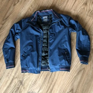 Höstjacka  - Snygg clean höstjacka.