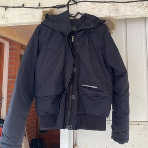 Jacka - Svart PeakPerformance dunjacka. Väldigt varm. Frakt 99kr