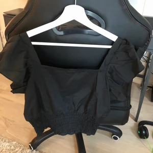 jättefin topp - säljer denna jättefina topp då den inte kommit till användning, nyskick 💕💕