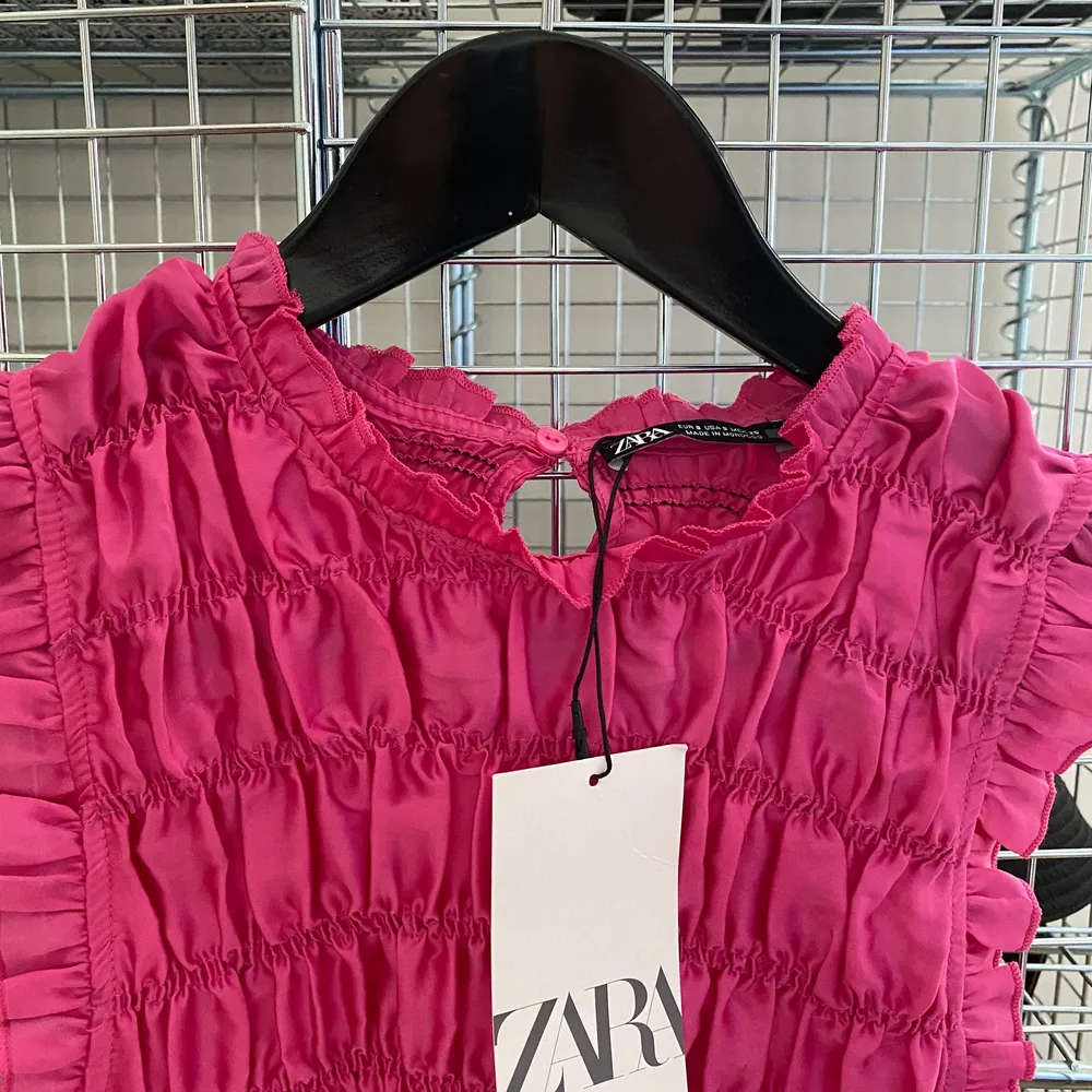 Nytt, rosa linne från Zara. Tag kvar.. Toppar.