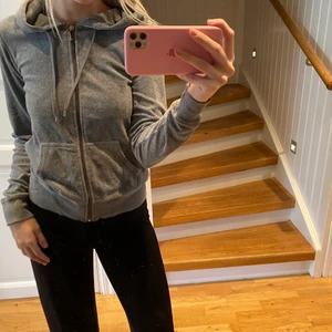 Cubus kofta - Det är storlek S men står L på lappen vet ej varför. Rätt så bra skick. Köparen står för frakten 💞