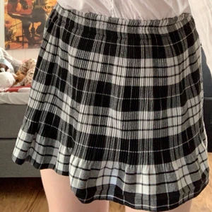 Kjol - Jättefin kjol som är köpt secondhand, storlek s men passar xs och m också💓