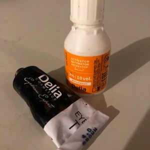 Ögonbryn/ögonfrans färg  - En färg som förstärker och förmörkar både ögonfransar och bryn. Det blir ett naturligt resultat. Har använt den ca 2 gånger bara.