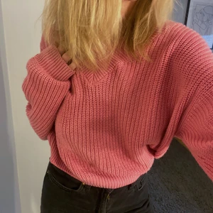 Rosa stickad tröja  - Säljer min rosa stickade tröja från nakd, endast använd fåtal gånger💞