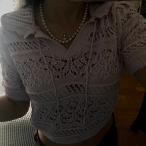 Ljusrosa topp från Zara - Supersöt ljusrosa lite croppad topp från Zara!!💗  Endast använd någon enstaka gång.💘 Köparen står för frakten!💕