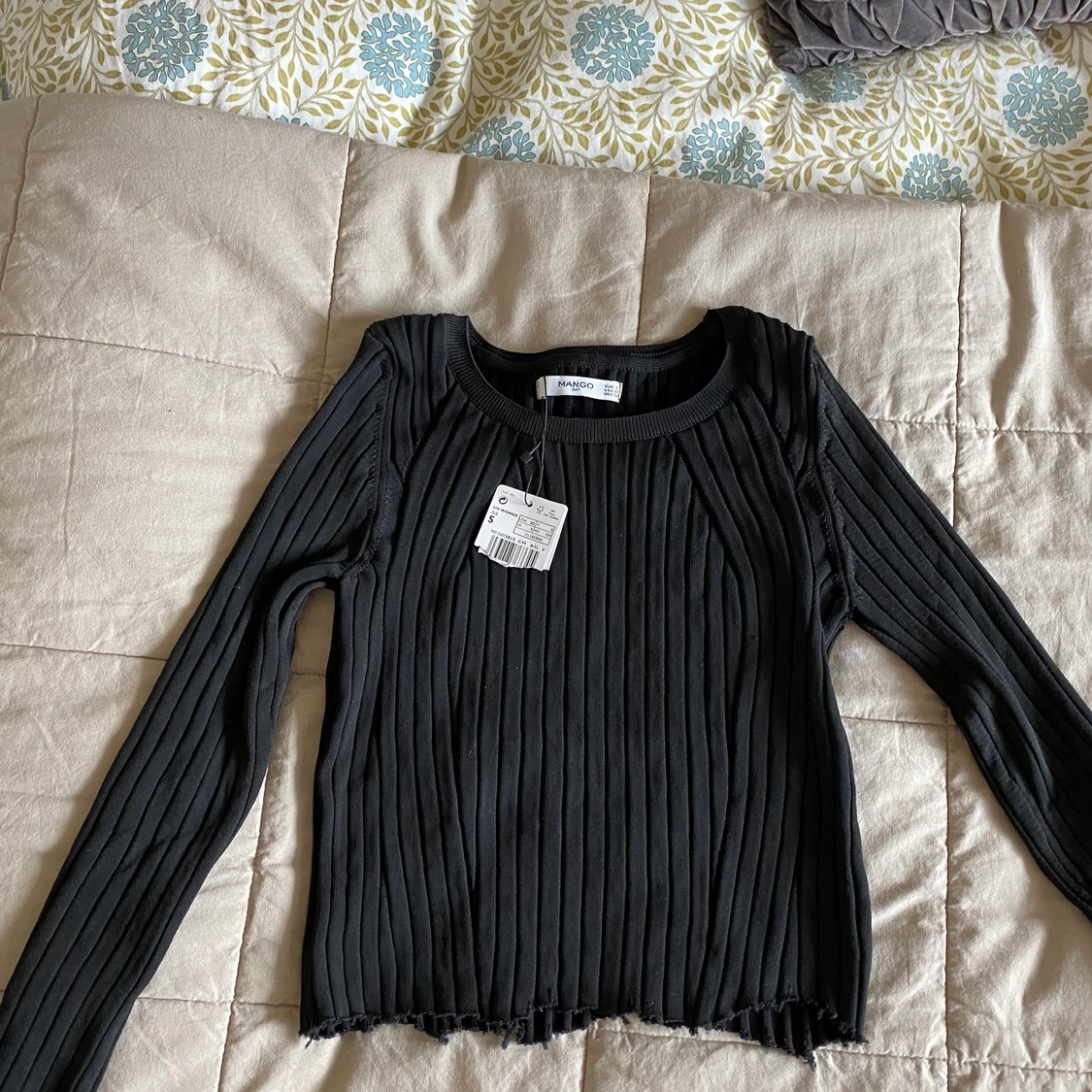 Svart, ribbad tröja - 90