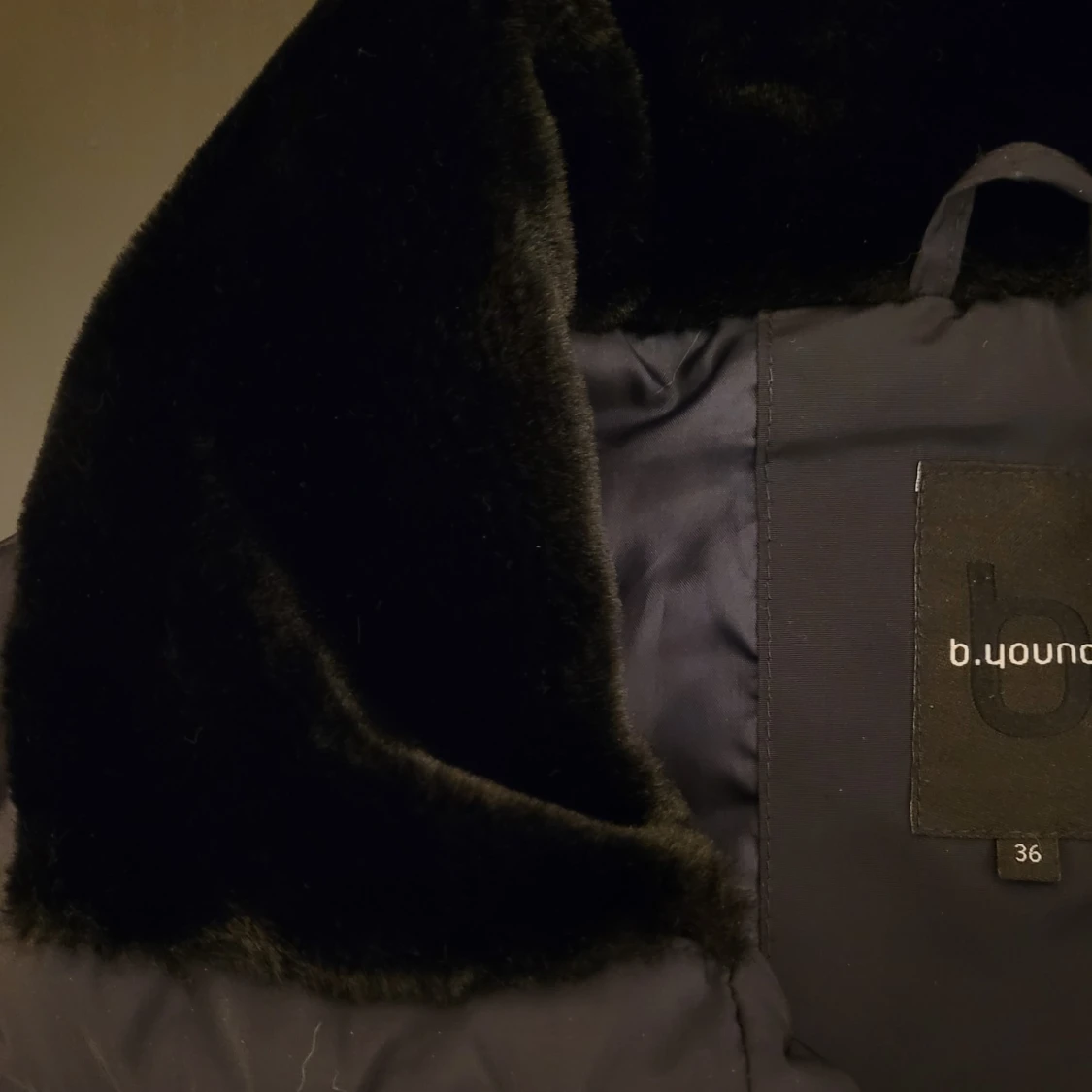 B-Young jacka st.36 - 91