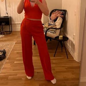 Byxor köpta SH - Byxor köpta SH, insydda och uppsydda, aldrig använda. Passar mig som är 161 och har storlek S vanligtvis 