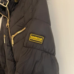 Barbour jacka - Jacka från Barbour i fint men använt skick. Storlek Small.  Nypris 3500