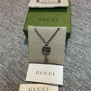 Gucci halsband (gratis frakt)  - Helt nytt halsband aldrig använt. 