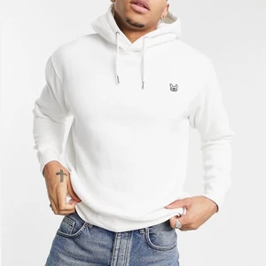 Jack and Jones, vit hoodie, strlk S/M - Vit hoodie. Ca 1 år gammal och inte använd så mycket, kanske 10-15 gånger. Sitter bra på kroppen och är i storlek S/M. Lite missfärgad inuti i nacken men inget som syns utifrån. Även en liten fläck på framsidan men som heller knappt syns.