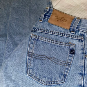 Jeans - Straight jeans från Vanilla Jeans, super snygga och sitter perfekt på mig som är 162 och är storlek 32-34 ❤️ 