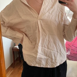 Zara ljusrosa skjorta storlek XS - En ljusrosa zara skjorta i storlek XS, använd fåtal gånger. 