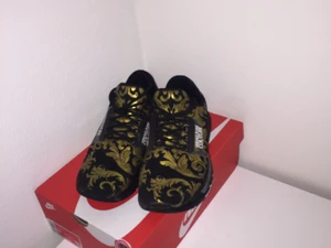 Versace skor - Fina skor har haft dom i typ 2-3 veckor 