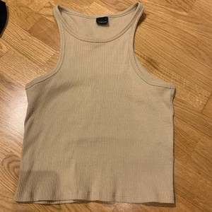 Topp - Strl L. 100kr inkl frakt