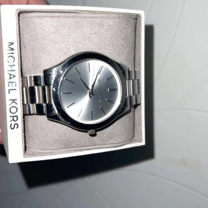 michael kors - säljer min fina michael kors klocka