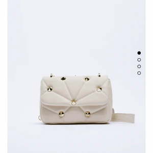 Zara väska - Säljer denna populära väskan ifrån zara. Helt ny och använd ca 1 gång så den är som ny, kommer bara inte till användig💓