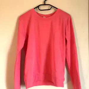 Säljer denna rosa sweatshirten från h&m, aldrig använd💗💗💗💗
