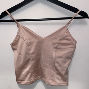 Linne  - Ljusrosa satin crop top