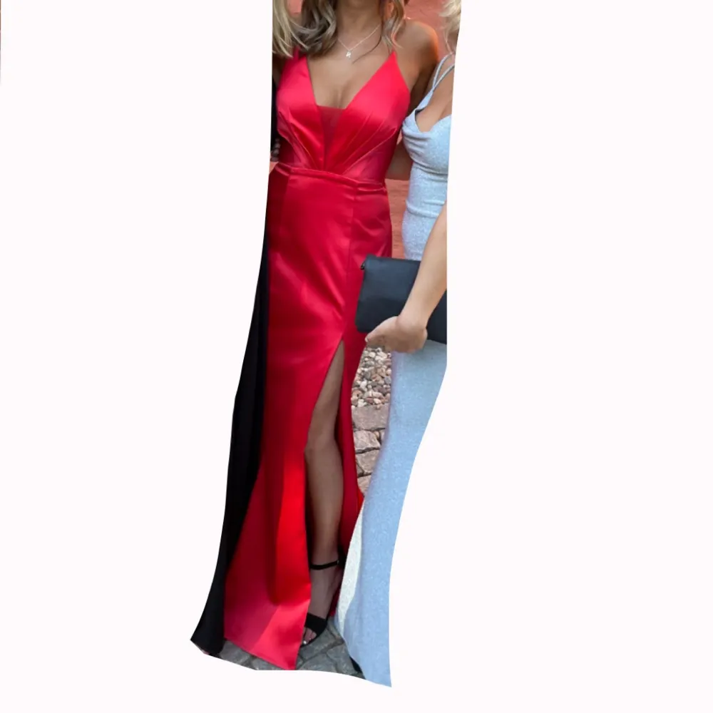 Här är fler bilder på balklänningen jag säljer 💗finns en till annons nere i min profil där det står mer info💗. Klänningar.