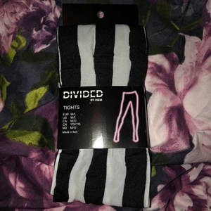 Randiga tights  - Oöppnat paket, randiga tights från H&M.