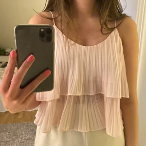 Blus från BIKBOK  - Ett linne i väldigt fint skick! Köparen står för frakten💓