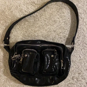 Noella väska - Jätte fin Noella väska som är använd fåtal gånger helt i nyskick!😇 Säljs för 200 men vid snabb affär kan jag tänka mig sälja den för 150+frakt!