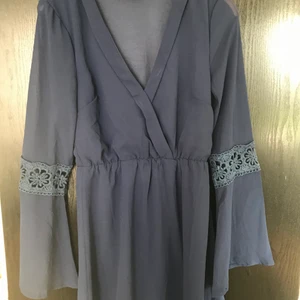 Nelly klänning fel färg på bilden  - Mörkblå, bild två rätt färg. St 36