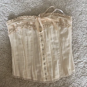 Snyggaste korsetten storlek 36 - Superfin korsett som tyvärr aldrig kommit till användning, inköpt second hand! Storlek 36 och perfekt i storleken. Bra skick! 