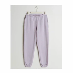 Mjukisbyxor från Gina 💜 - Perfekta pastell lila mjukisbyxor från Gina! De är i väldigt bra skick 💜 dem är petite och passar om man är kort✨ skriv privat för egna bilder! 