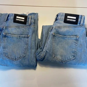 Vida jeans  - Säljer dessa vida jeans från dr.denim då de ej kommer till användning. Jag skulle säga att de är en aning för korta på mig (165) men beror helt på hur långa man vill ha. Båda är i samma modell och strl 25/26. De är endast använda ett fåtal gånger och i bra skick. Säljer båda för 170kr eller ett par för 100kr. Köparen står för frakt. Kontakta mig vid intresse eller för fler bilder💞