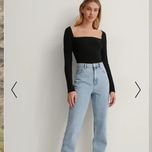 Nakd jeans - Jeans i en fin ljusblå tvätt från Queen of jetlags kollektion för nakd! Aldrig använda då jag har så många likadana. Storlek 34, egna bilder fixas självklart vid intresse, köparen står för frakt🥰