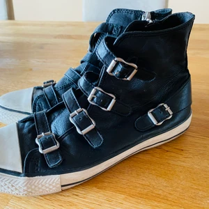 Ash Virgin high top buckled trainers in black  - Jätte fin skor i bra skick. 