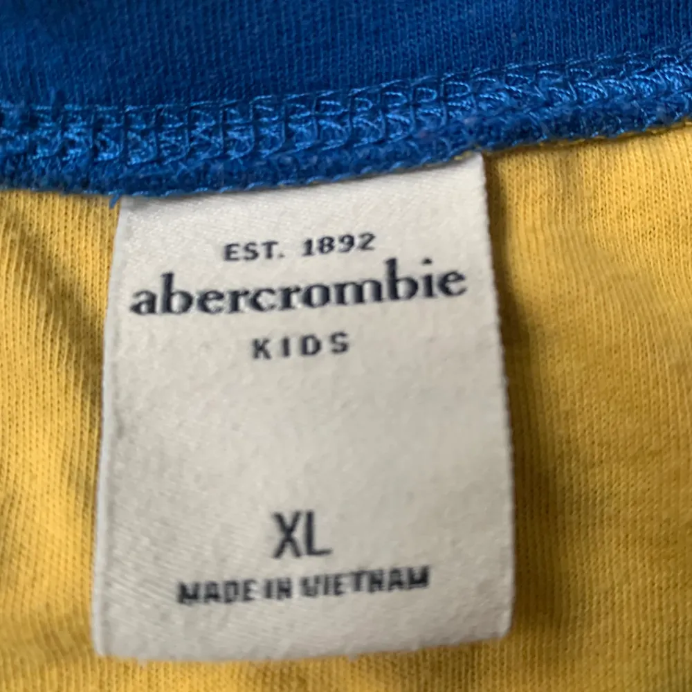 Abercrombie & Fitch Sweatshirt i storlek XL i barnstorlek. . Tröjor & Koftor.