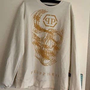 Philipp Plein  - Använd två gånger men som ny jättefin Philipp Plein tröja! 
