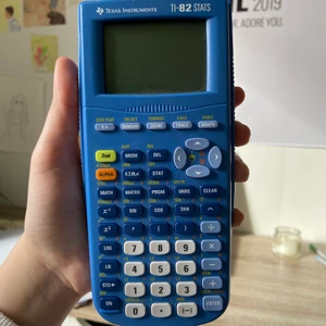 TI-82 stats miniräknare  - Nästan helt ny. Originala priset 749kr. 
