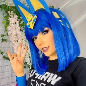 BLÅ  PERUK - Blå peruk oanvänd!!! Säljer pga passade inte min hudton. Såg inte att hemsidan inte tog emot returer på peruker så den kommer tyvärr inte till användning. Passar bra till tex Ankha cosplay som är poppis!! Fri frakt!!