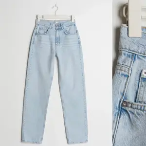 90s tall jeans från Gina tricot i Stl38. Ordinarie pris 599kr men säljer för 200kr. Aldrig använda så är i nyskick. Köparen står för frakten💗