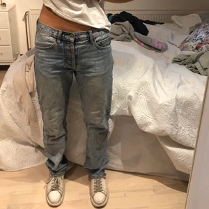 Jeans från Brand Melville - As najs jeans från Barndy Melville som inte har några bakfickor vilket jag tycker e svin coolt! Köparen står för frakten💖💖