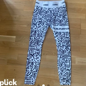 Stronger  - Jättefina använd 1/2 gånger strongerthigs som är såå sköna och passar i strl 