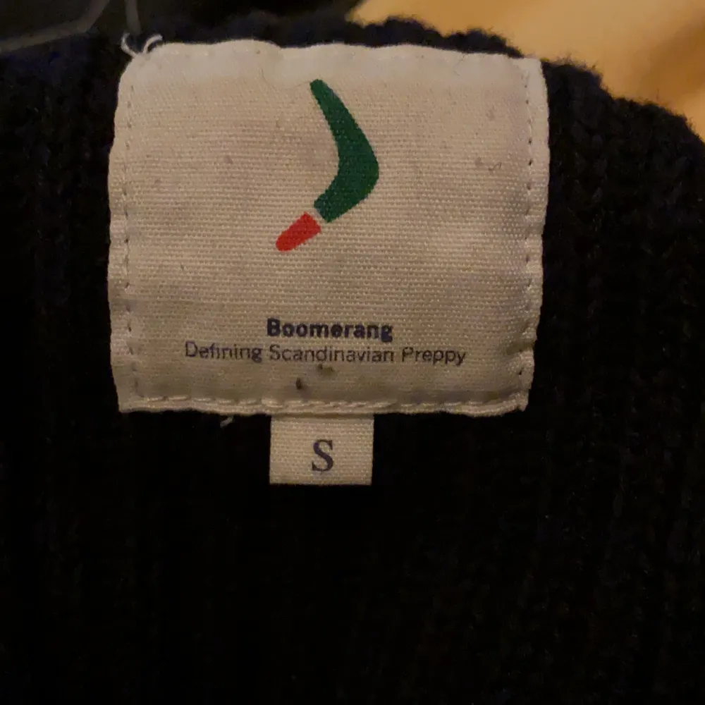 Mörkblå stickad tröja från Boomerang, stl S. . Tröjor & Koftor.