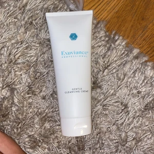 Exuvinace gentle cleansing cream - Exuvinace gentle cleansing cream. 75% kvar i flaskan.