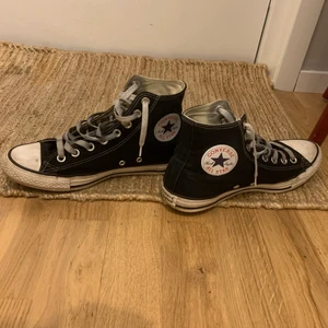 Converse i svart - Säljer mina Converse som inte används längre. Lite slitna, se bilder