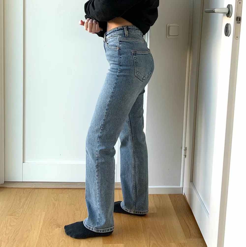 Supersköna och steretchiga jeans från dr denim❤️dom är i strl 25/30 och jag är 163 lång. Nypris 600 kr men använda en gång.. Jeans & Byxor.
