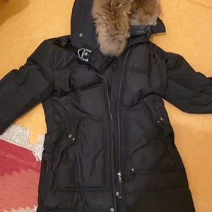 Super fin ParaJumper - Säljer min PJ för har ingen användning av den den är ny använt någon gång bara! Jätte fin och jätte välhållen💕 kan diskutera pris vid snabb och smidig köp😃