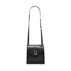 Snygg crossoverväska  - Tiger of Sweden Barron väska. Oanvänd och felfri i foder m.m. Färg: DEEP BLUE (Ser dock mer svart ut i verkligheten). Nypris 2799 kr.