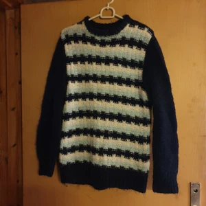 Hemmastickad - Snygg härlig stickad tröja stl m