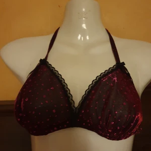 Snygg lila/svart bh.stl 36. - Snygg glittrande vinröd/svart glittrande bh,stl 36
