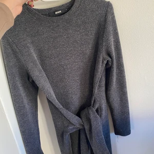 Klänning - En fin mysig klänning som man knyter i midjan ,storlek S